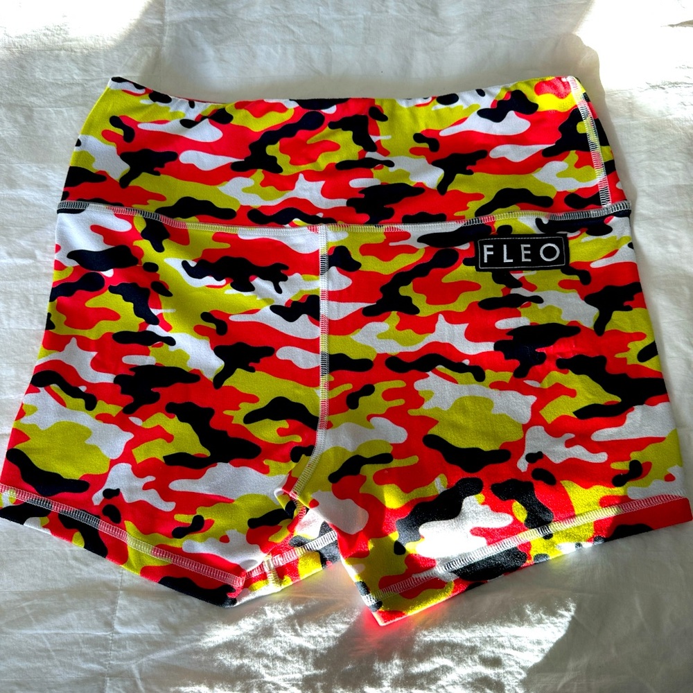 FLEO power high rise shorts Lollipop Camo size M